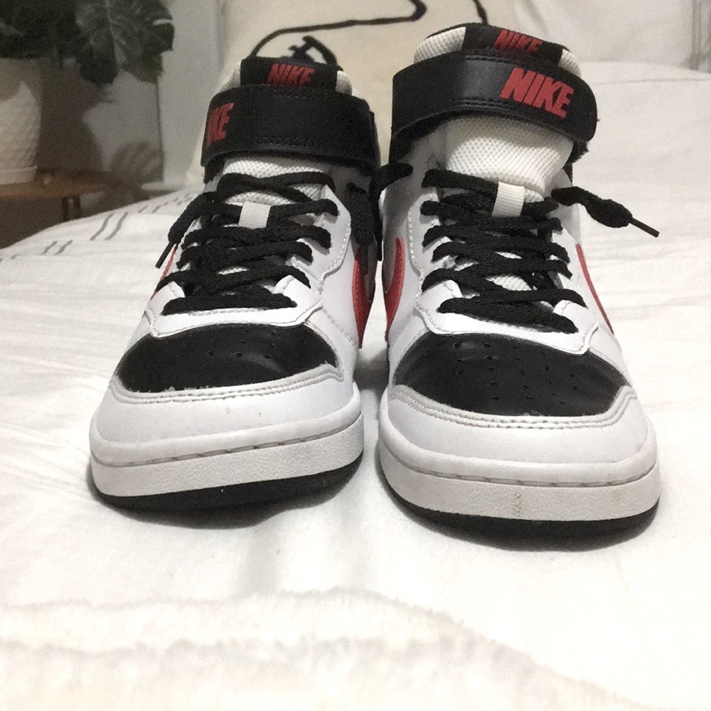 I’m a selling a Nike youth court